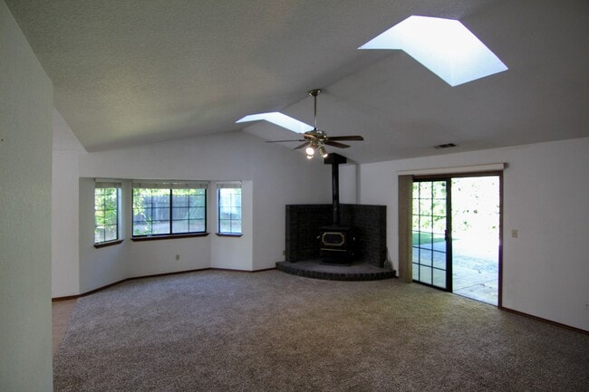 Photo - 3 Bedroom Home for Rent in Redding CA | Office, RV Parking, Fenced Yard & 2-Car Garage