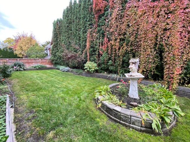 Photo - 453-453 Morrison Ave