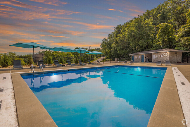 Building Photo - The Flats At Fox Hill Rental