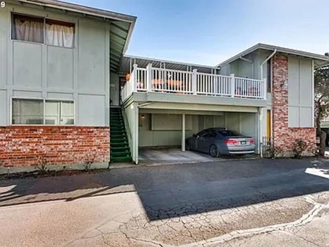 Photo - Top-Floor Gem – 2 Bed, 2 Full Bath, W/D, AC