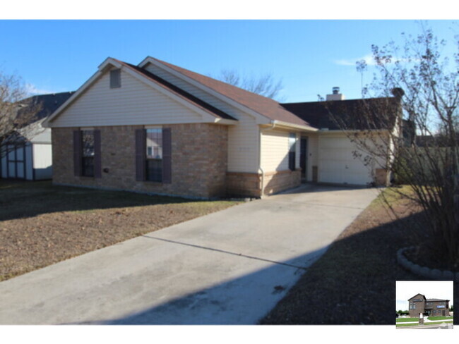 Building Photo - 2404 Fieldstone Dr Rental