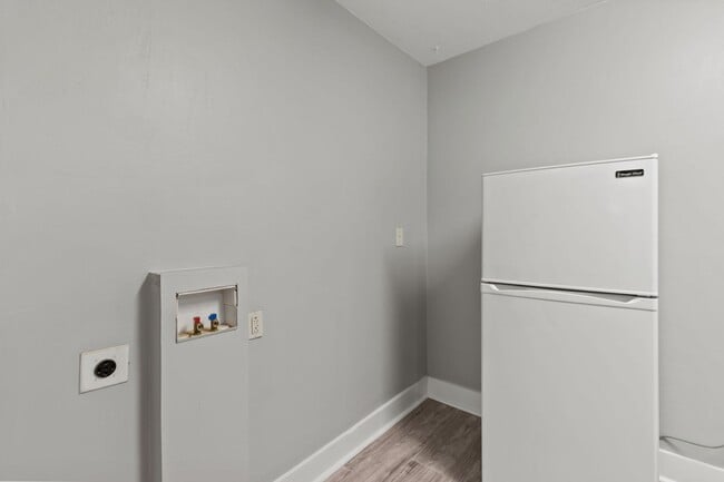 Photo - For Rent - $1195.00 2 bedroom/1 bath Duplex unit