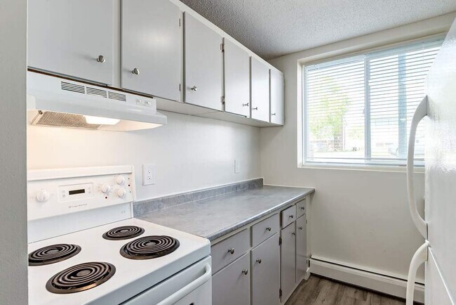 Photo - Pamela Manor