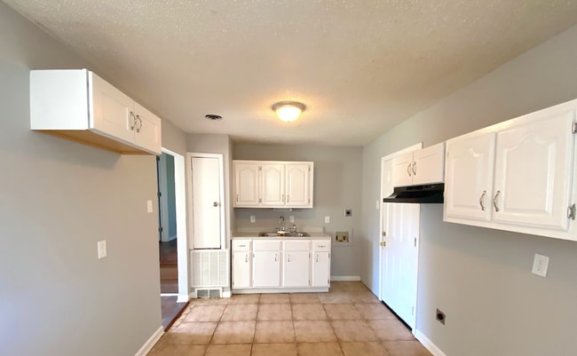 Photo - 896 Leacrest Ave