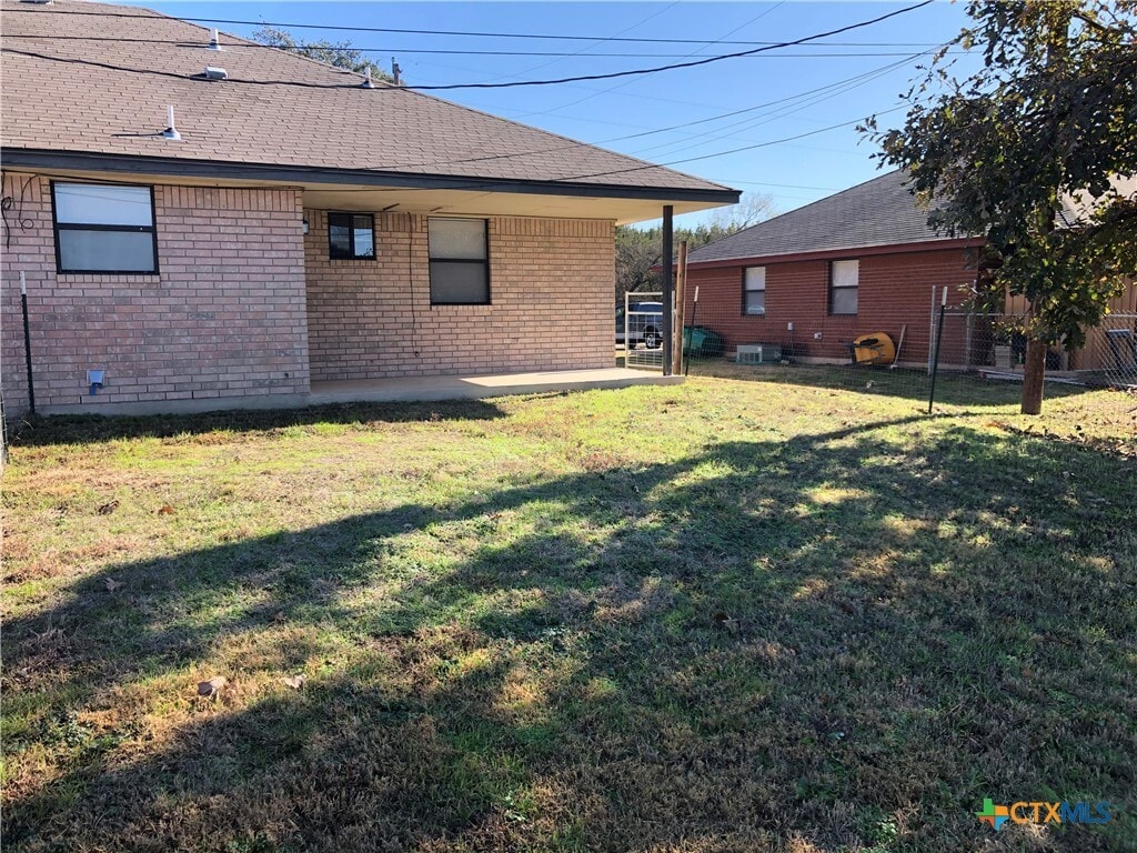 Photo - 404 County Rd 4616