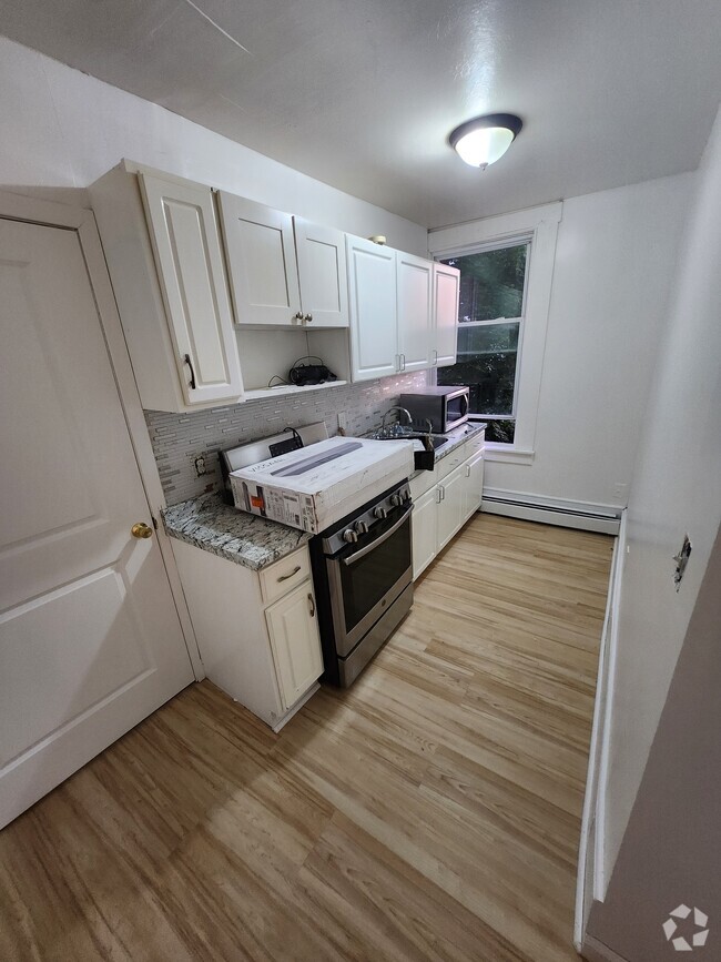 Building Photo - 84 Salem St Unit 84 salem st 2 floor A Rental