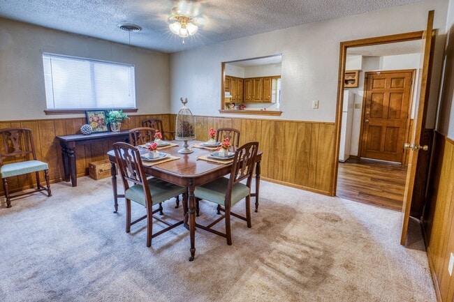 Photo - 402 Cottonwood St