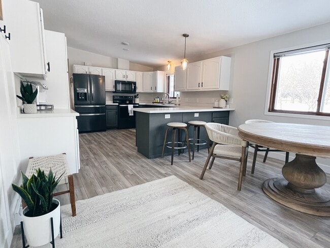 Photo - 573 N Donnelly Ave