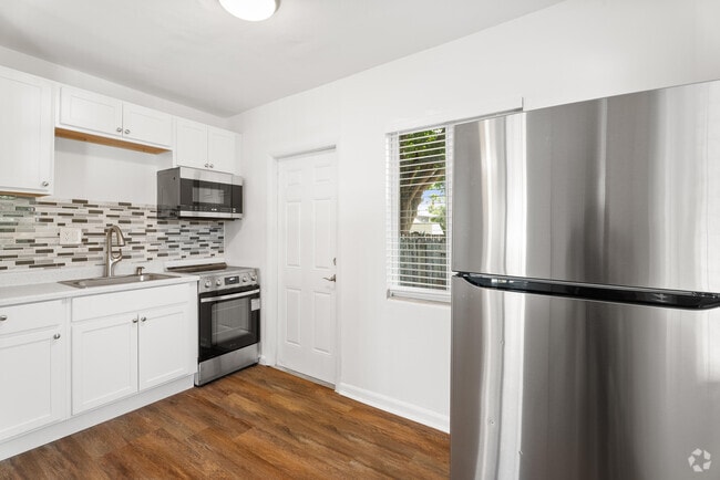 Building Photo - 402 57th St Unit 402 Rental