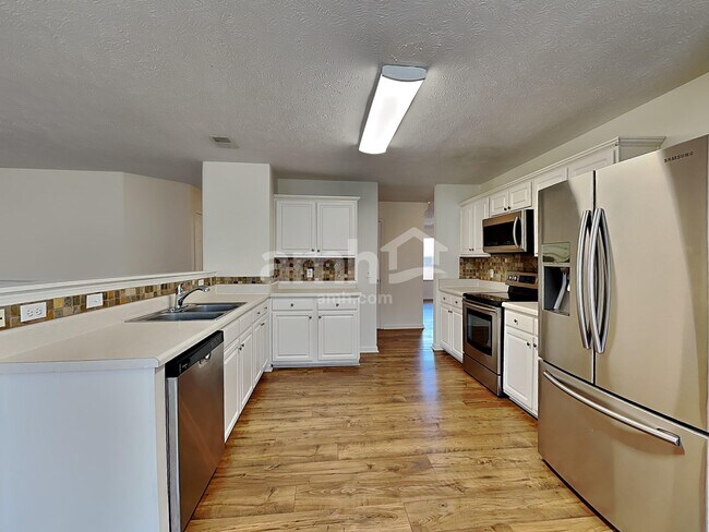 Photo - 2840 Meadow Gln