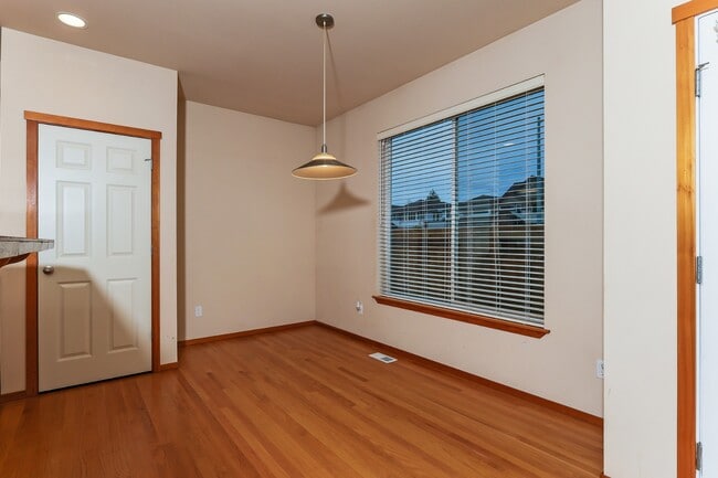 Photo - Stunning Bothell 5-Bedroom with flexible bonus room