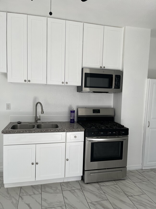 Photo - 618 W 9th St Unit 618