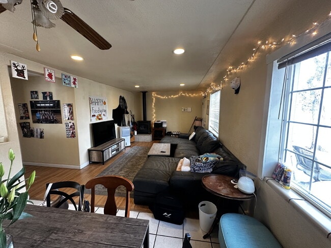 Photo - "Charming 4-Bed, 2-Bath Home in Denver's Vibrant Neighborhood!"