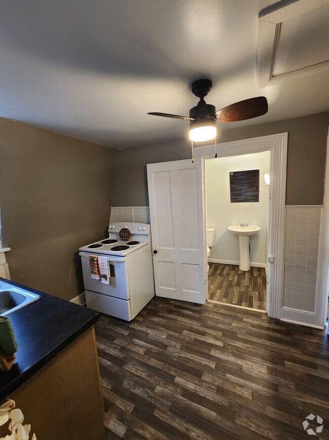 Building Photo - 1 bedroom 1 bath Unit 418-E South Union Street Rental