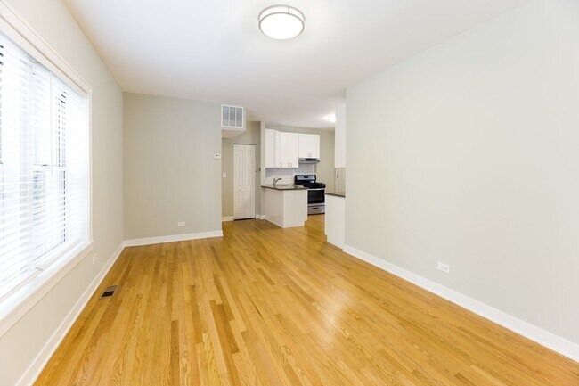 Photo - 3525 N Broadway St Unit 1W