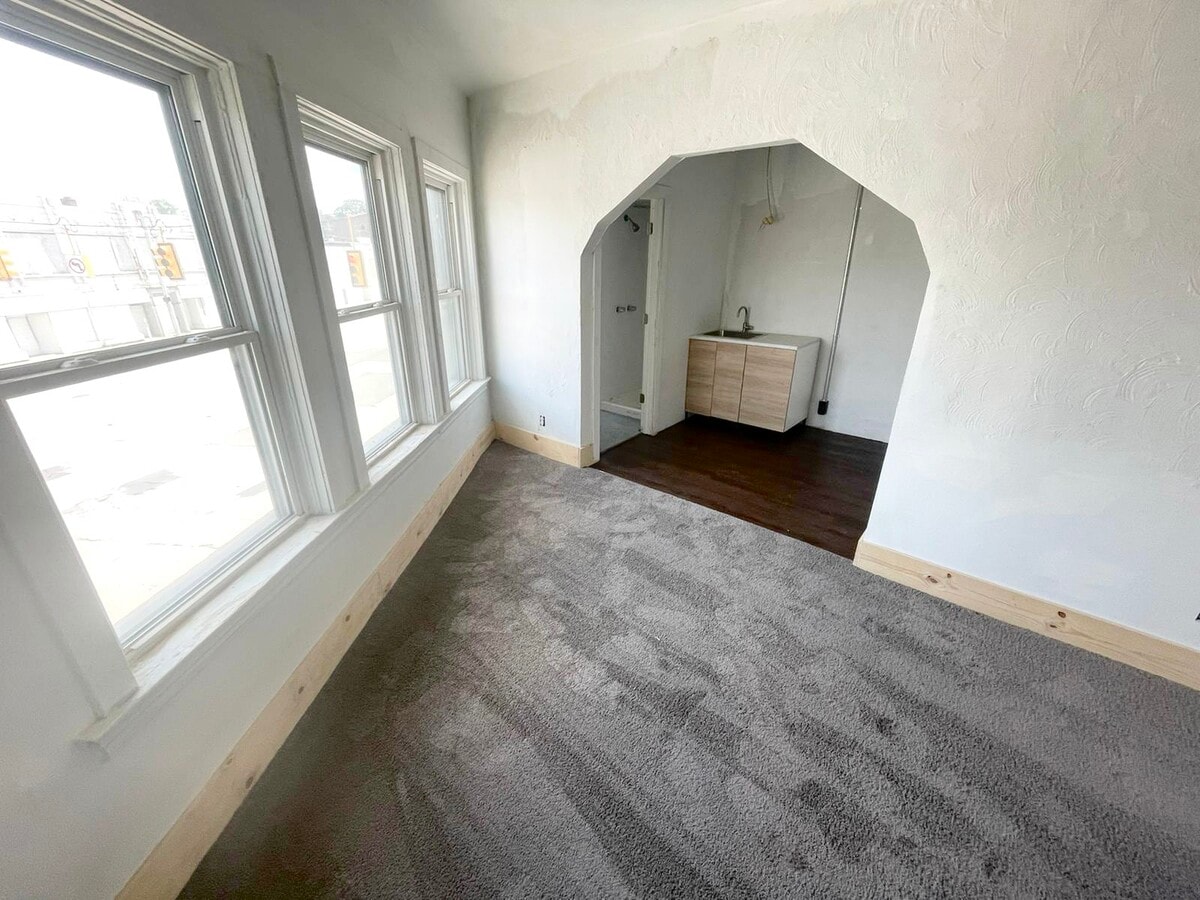 Photo - 3325 Gratiot Ave