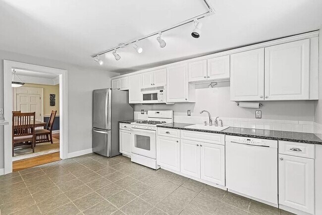 14 Schouler Ct