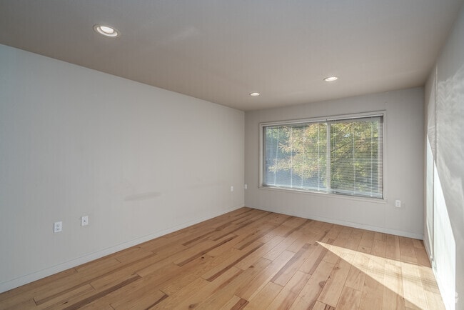 1BR, 1BA - 650SF - Living Room