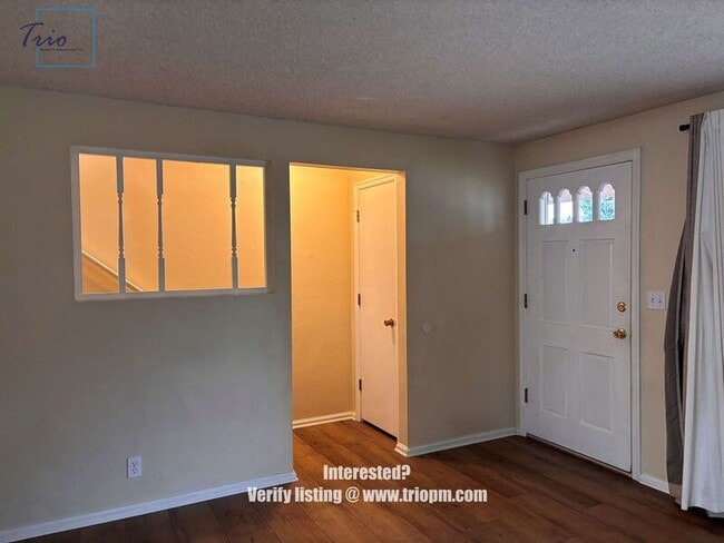 Photo - 1398 Corum Ave