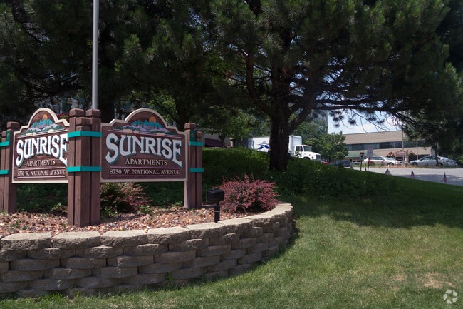 Photo - Sunrise Apartments