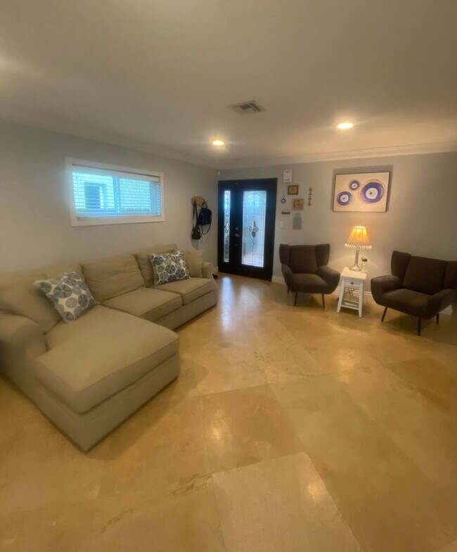 Photo - 1616 Adams St