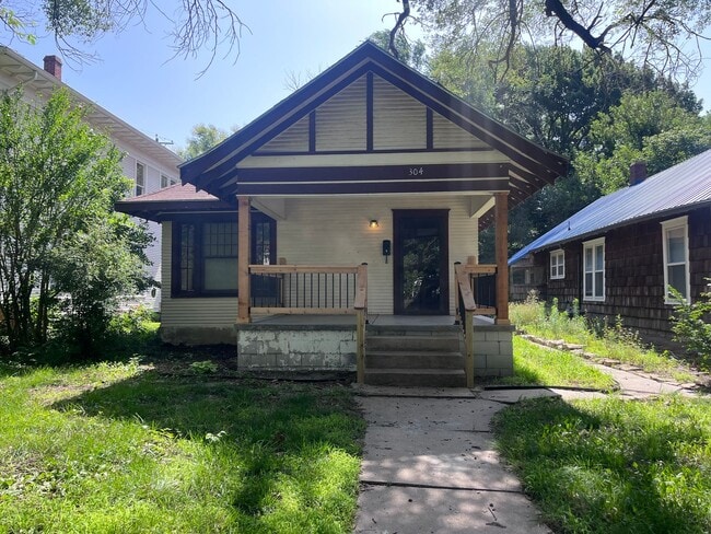 Building Photo - Adorable 2 Bedroom 1 Bathroom