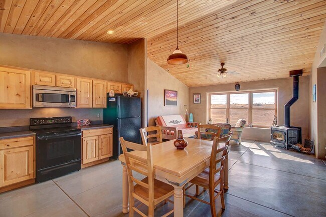 Photo - 31 Deer run in beautiful Sonita with views