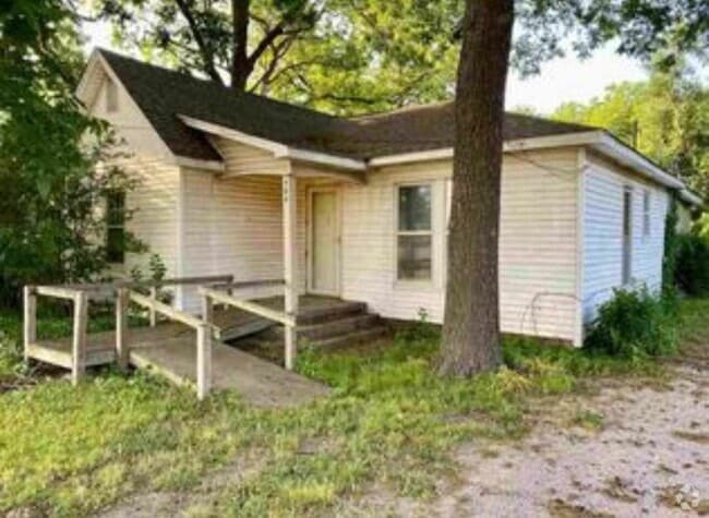 Building Photo - 706 W Elder Ave Rental