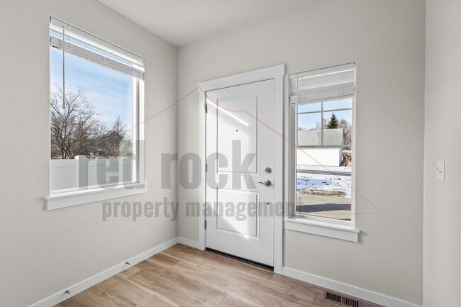 Photo - 1320 N Tschirley St