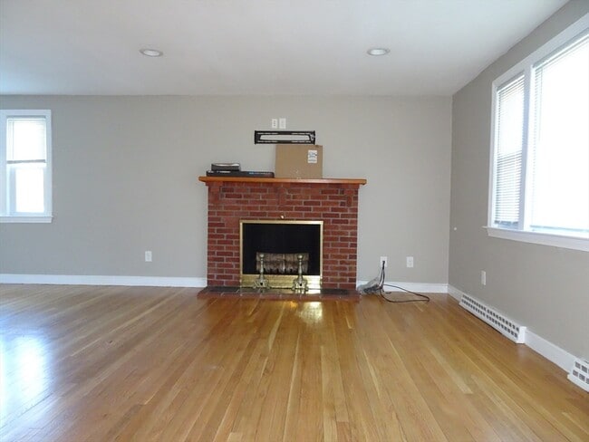 Photo - 2 Lantern Ln