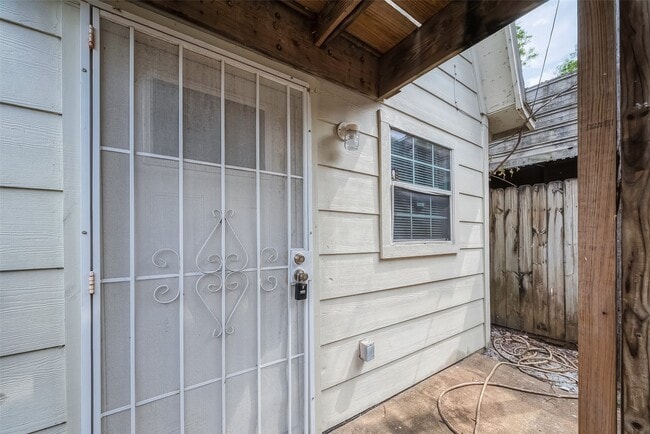 Photo - 2051 Santa Rosa St