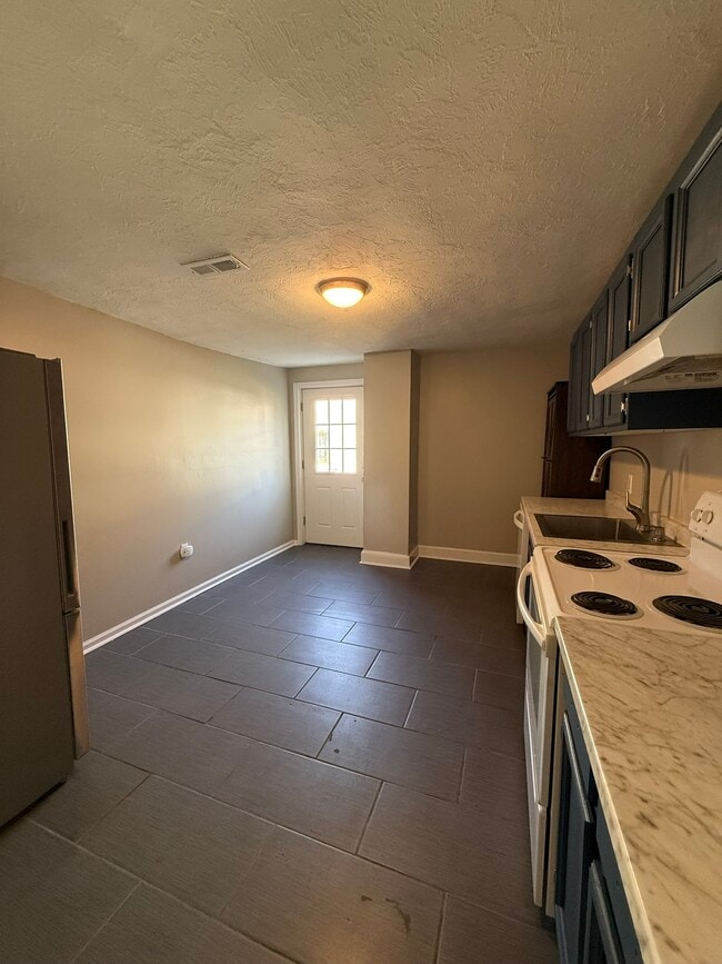 Kitchen - 503 E Potomac St Unit B