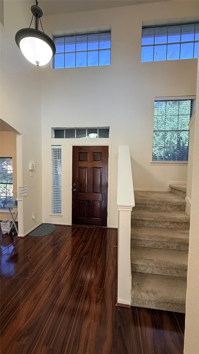 106 Crimson Bay Dr