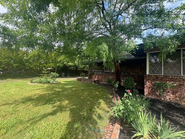 Photo - IMMEDIATE MOVE IN! Charming Vintage Sacramento 3 Bed / 1.5 Bath Home with Large Private Yard