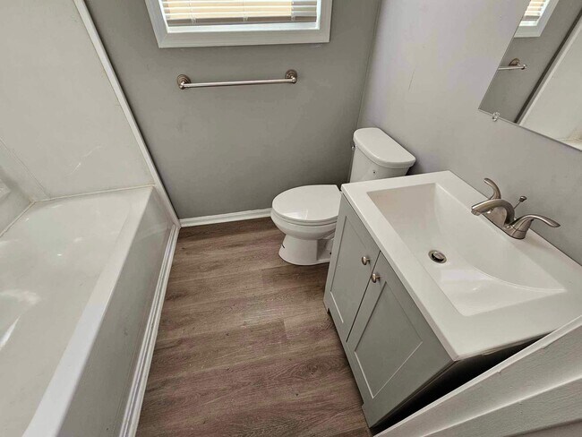 Photo - 3540 Juneway Unit 2