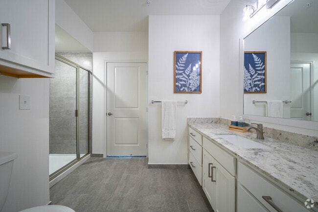 2BR, 2BA - 1,029SF
