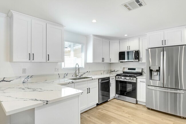 Photo - Prime Sylmar 2/2 brand new home