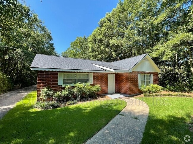 Building Photo - 2305 Hillwood Dr E Rental