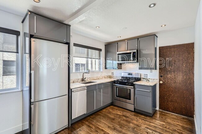 Photo - 1100 Colorado Blvd Unidad 306 Rental