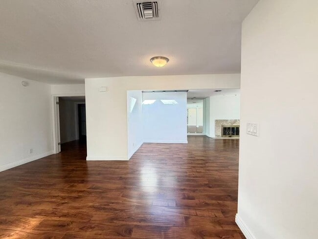 3174 Bel Air Dr