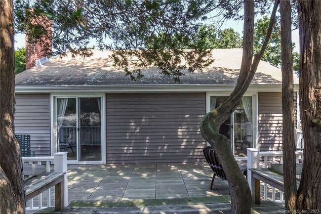 Photo - 116 Overshore Dr E