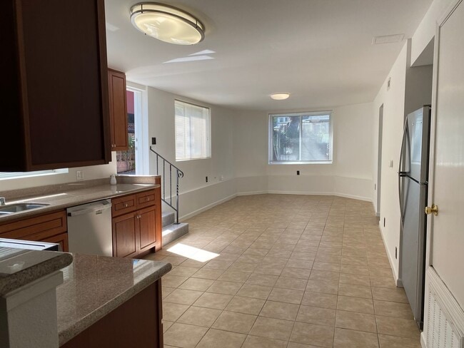 Photo - 1033 Pacific Ave Unit B