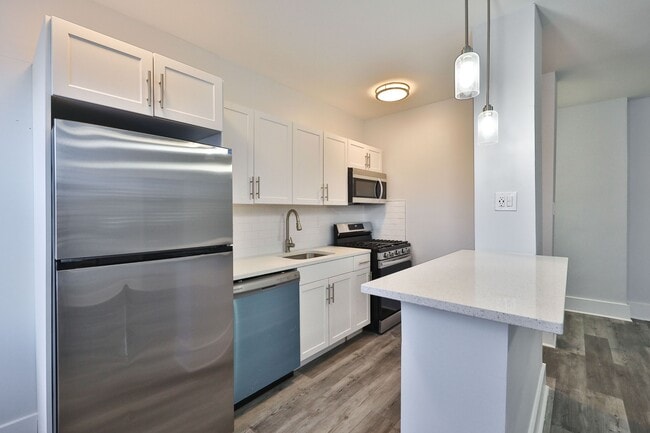 Kitchen - Fairfax Apartments