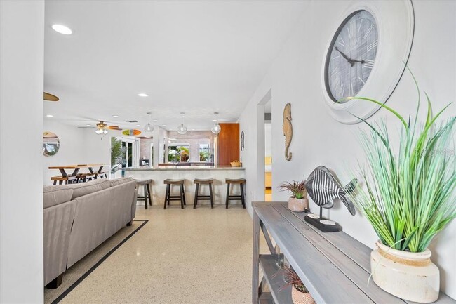327 Avenida Milano