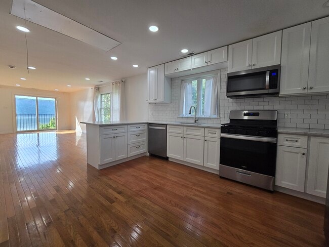 Photo - 727 Warburton Ave Unit 3rd Floor Residence