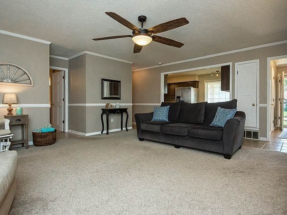 Photo - 410 Laura Ann Dr