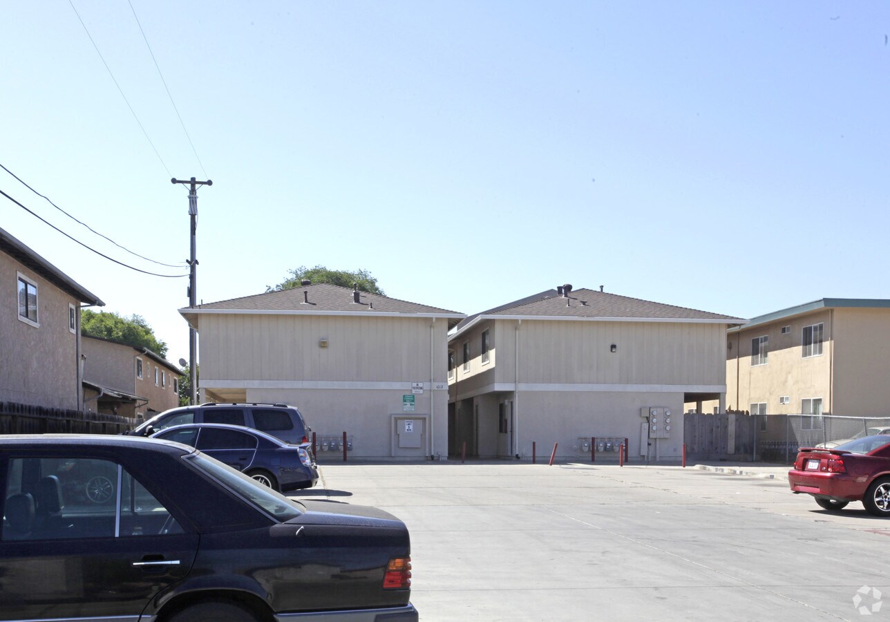 Photo - 1012 N Sanborn Rd Apartments