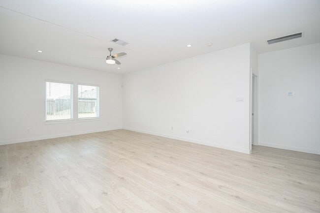 Photo - 30030 Gallatin River Ln