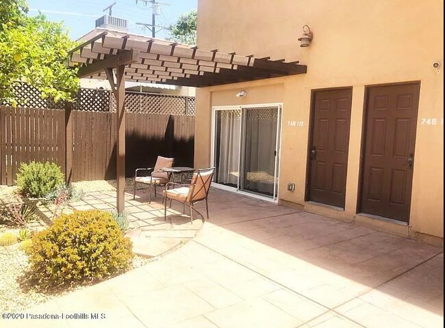 Building Photo - 748 1/2 N La Jolla Ave-748) Unit 748)