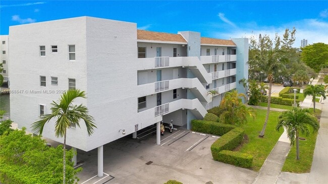 Building Photo - 3868 NE 169th St Unit 303 Rental